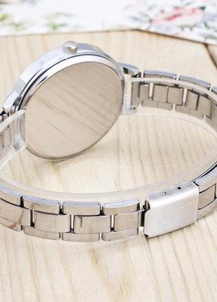 Жіночі модні годинники geneva срібло круглий циферблат2 фото