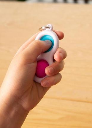 Тактильний антистрес-брелок кнопки fat brain toys simpl dimpl 4 кольори в асорт.  (f2111ml)