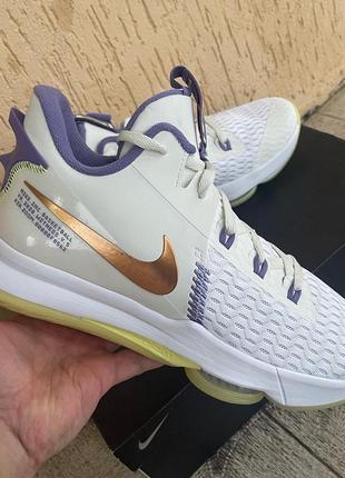 Баскетбольні кросівки nike lebron witness 5