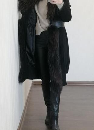 Шерстяное кашемировое пальто с натуральным мехом енота5 фото