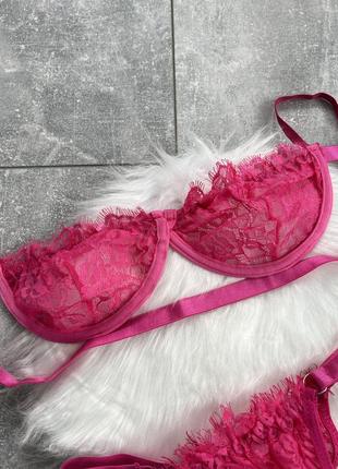 Сексуальна кружевне білизна яскраво рожевого кольору з бюстом балконет трусики та ліф в комплекті4 фото