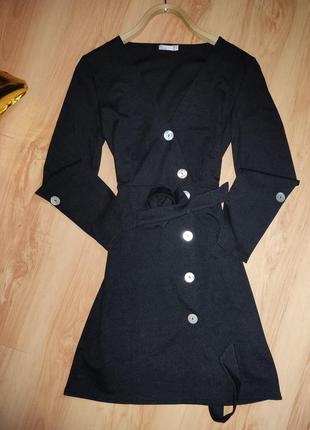 Чорне плаття на запах