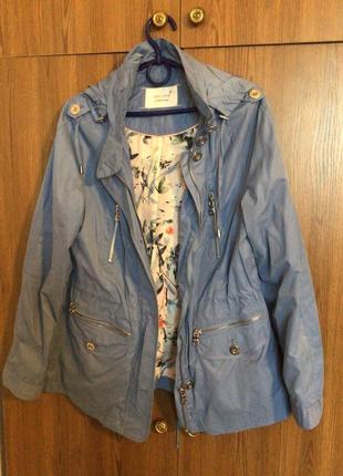 Вітровка, куртка блакитного кольору із елементами квітів2 фото