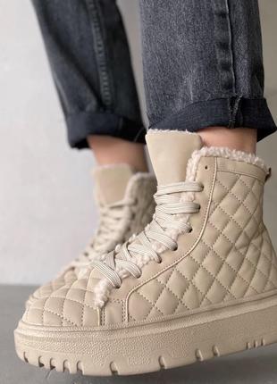 Теплі стильні беж черевики дутіки на шнурках