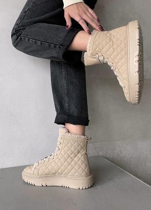Теплі стильні беж черевики дутіки на шнурках
