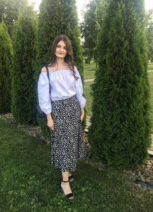 Спідниця міді у чорно-білий принт