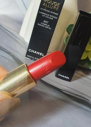 Оригінал помада для губ chanel - rouge allure camelia blanc №607 camelia rouge metal оригинал помада2 фото