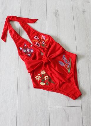 Эфектный красный сдельный купальник asos,