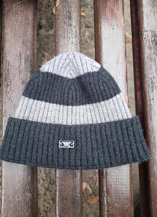 Шапка armani. на 5-6 років. відмінний стан.