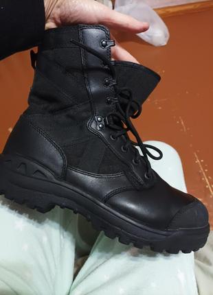 Берці тактичні ботінки 43 рр шкіряні магнум.
