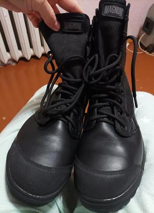 Берці тактичні ботінки 43 рр шкіряні магнум.