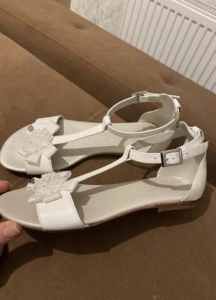 Сандалі шкіряні босоніжки armani 36 сандалии босоножки