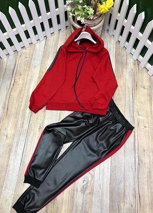 Костюм чевоний з лампасами під шкіру