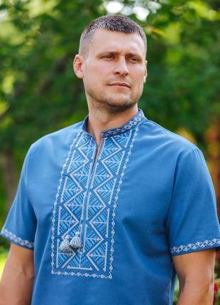 Вышиванка льняная мужская джинсовая. украинская вышиванка. вышиванка с коротким рукавом3 фото