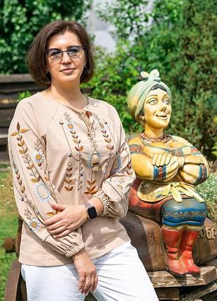 Вышиванка льняная женская бежевая. украинская вышиванка. вышиванка с длинным рукавом
