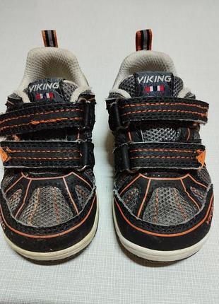 Продам кросівки для хлопчика.