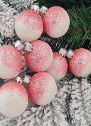 Прикраси на ялинку