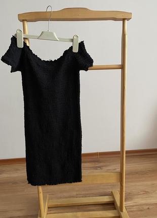 Чорне плаття-резинка на 10-11 років