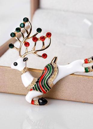 Брошка новорічна зимовий олень у светрі, святкова