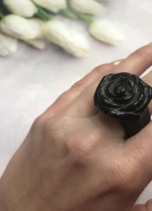 Черный оникс резной "роза" кольцо цельное из натурального цельного черного оникса 17,2 размер. индия