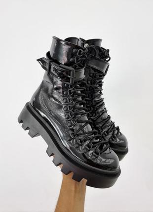 Зимние кожаные топовые ботинки с мехом натуральная кожа лаковые зима наплак лакированные  массивные сапоги со шнуровкой лак тренд берцы1 фото