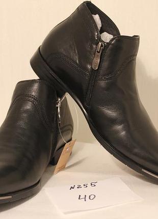 Классические зимние кожаные ботинки. размер: 40