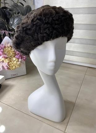 Берет из каракульчи