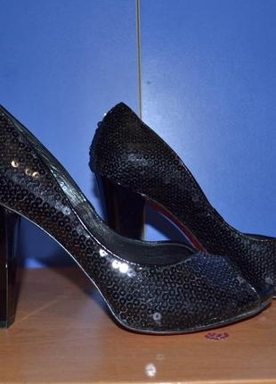 Черные туфли в паетках