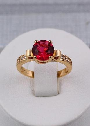 Кольцо xuping jewelry с малиновым камнем 8 мм  р 18  золотистое