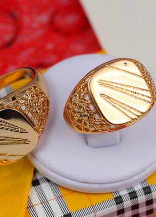 Печатка xuping jewelry квадратная с лучами на поверхности плетением по бокам р 18  золотистая
