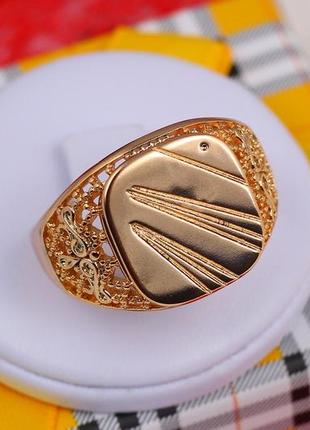 Печатка xuping jewelry квадратная с лучами на поверхности плетением по бокам р 20 золотистая2 фото