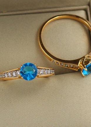 Кольцо xuping jewelry с голубым камнем р 17 золотистое