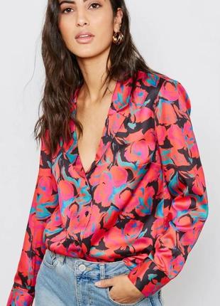 Блузка рубашка в цветы на пуговицах сатин с воротником  на манжетах s/m(8)