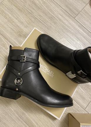 Чоботи черевики michael kors