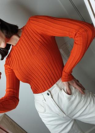Яскравий мандариновий светр джемпер вкорочений в рубчик