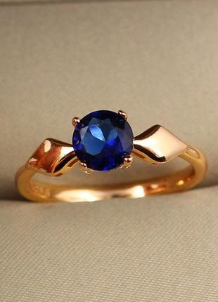 Кольцо xuping jewelry с синим камнем и ромбами по бокам р 17 золотистое
