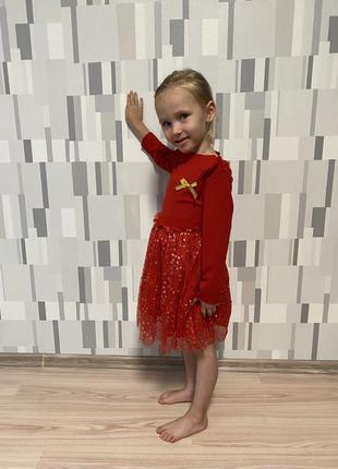Червоне нарядне платтячко