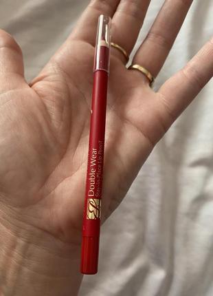 Шикарный стойкий карандаш для губ 07 red estée lauder оригинал1 фото