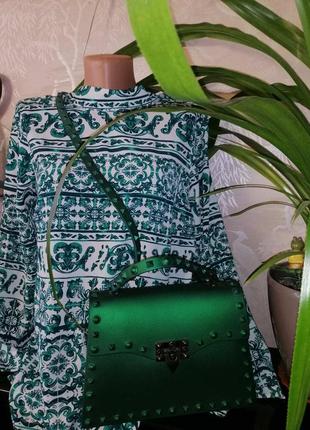 Блуза + сумочка резиновая с заклепками зеленого цвета1 фото