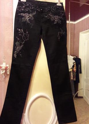 Новые очень красивые джинсы cash с вышивкой