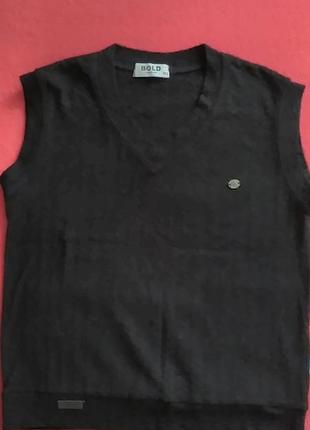 Тонкая вязаная жилетка