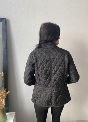 Barbour жіноча курточка куртка стьоганка стьогана чорна базова барбур2 фото