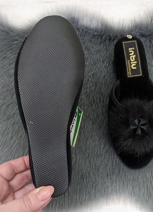 Тапочки домашні жіночі inblu на танкетці з відкритим носком та хутряним помпоном чорні