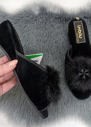 Тапочки домашні жіночі inblu на танкетці з відкритим носком та хутряним помпоном чорні