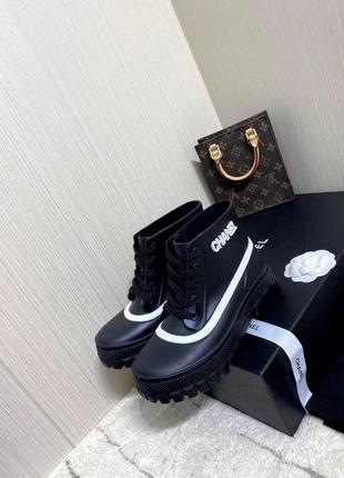 Черевики у стилі chanel, гумові черевики у стилі шанель з логотипом
