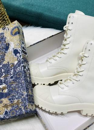 Кожаные ботинки в стиле christian dior, с закругленными резиновыми вставками