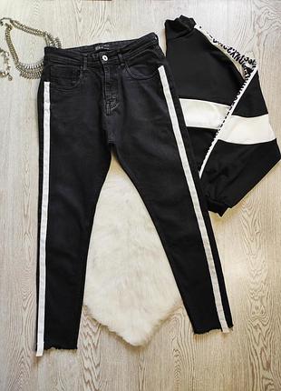 Черные мужские джинсы скинни с белыми полосами сбоку лампасами по бокам кроп укороченные zara