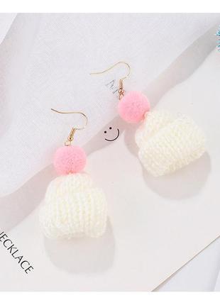 Серьги/сережки вязанные шапочки зимние новогодние «winter mood» (кремово-розовый)