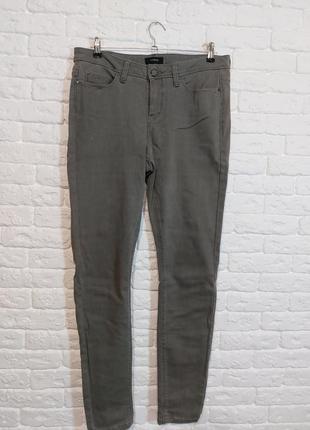 Фирменные стрейчевые джинсы