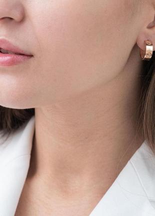 Сережки — кільця "love" в червоному золоті с07216